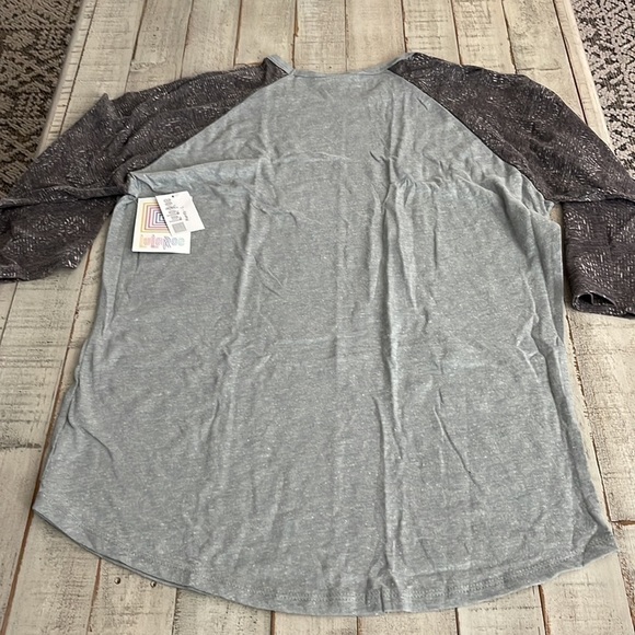 𝅺NWT LuLa Roe Top - Picture 2 of 4